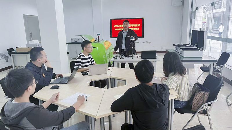 焊工短期培训的费用主要包括以下几个方面：